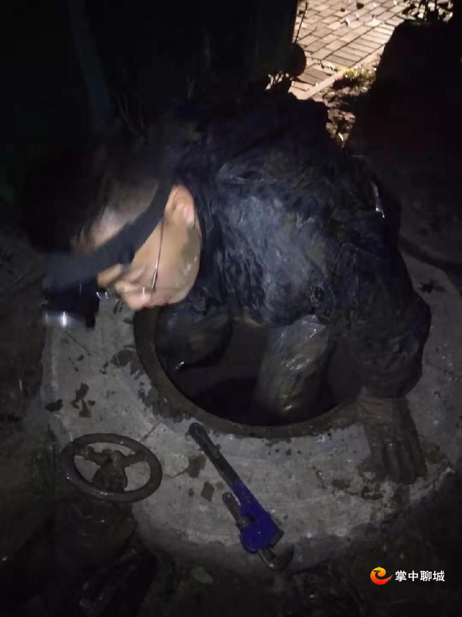 141119090050.jpg 长时间管道井作业,体力跟不上虚脱.jpg